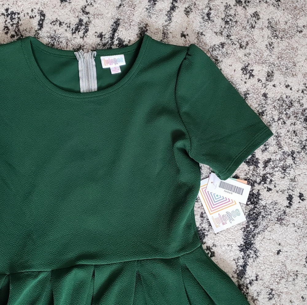 NWT Lularoe Amelia, solid forest green size small